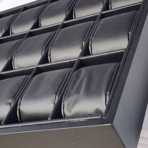 24-slot-black-open