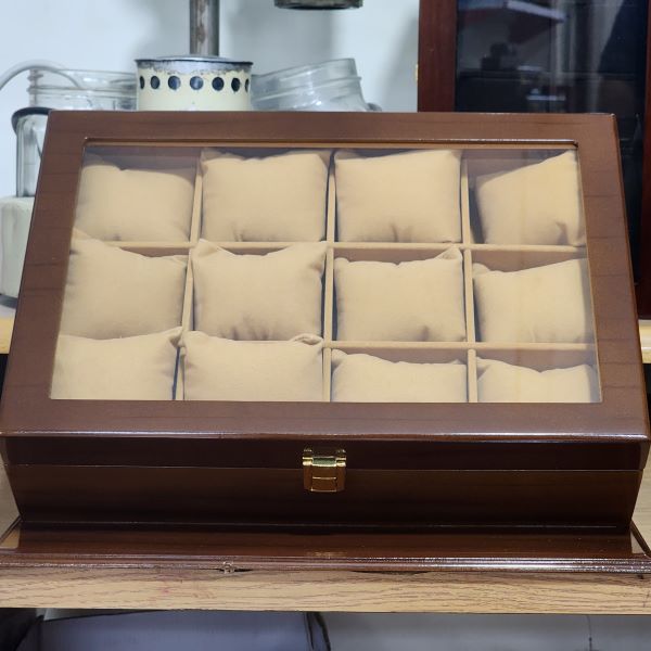 box-shib-600-03.jpg جعبه ویترینی ساعت شیبدار قهوه ای رو به رو