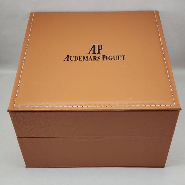 AP-600-01-1.jpg جعبه اورجینال ساعت اودمار پیگه AP مدل چرمی