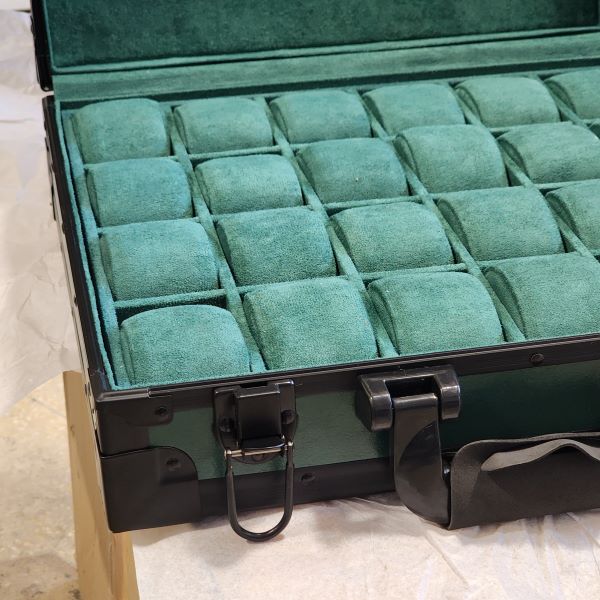 metal-green-watch-bag-24-slot-600-10.jpg کیف نگهداری ساعت 24 خانه فلزی باز 4