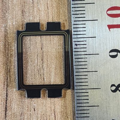 شیشه سویستار وسط چاک طول