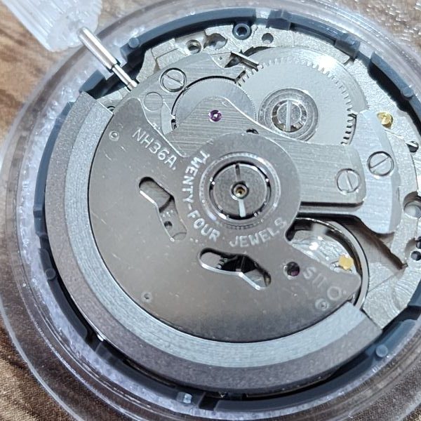 seiko-nh36A-600-01 موتور سیکو اتوماتیک مدل NH32A پشت
