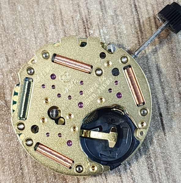 rado-chornoghraph-600-01-min موتور ساعت کرنوگراف | ETA 251.474 پشت