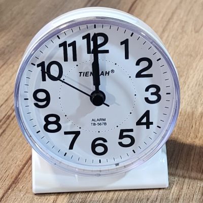ساعت رومیزی مدل TB-567B سفید