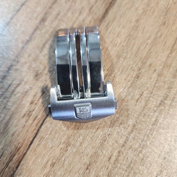 قفل بند ساعت تگ هویر مدل Deployant Clasp | قفل پروانه‌ای استیل TAG Heuer آرم